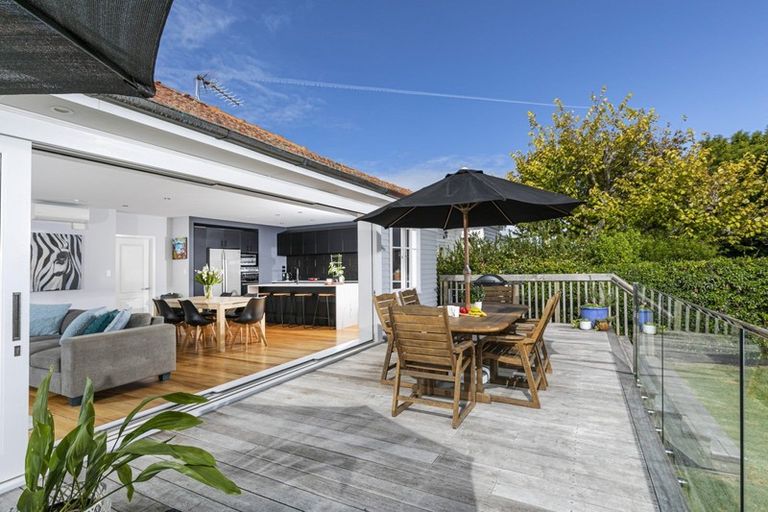 Photo of property in 1 Hanlon Crescent, Narrow Neck, Auckland, 0624