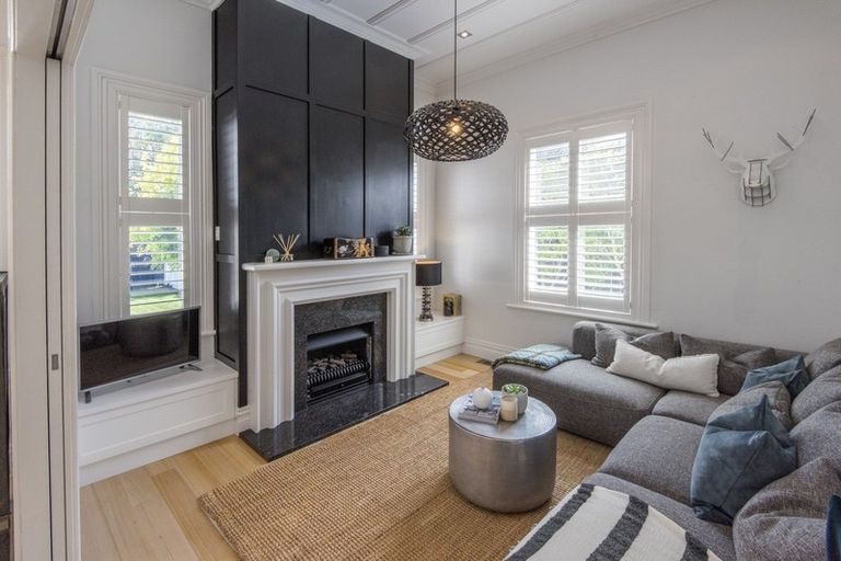 Photo of property in 7 Summer Street, Stanley Point, Auckland, 0624