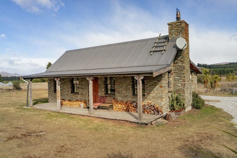 Photo of property in 66 Te Awa Road, Albert Town, Wanaka, 9382