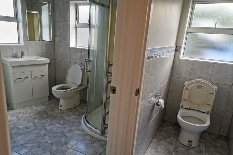 Photo of property in 11 Potter Avenue, Northcote, Auckland, 0627