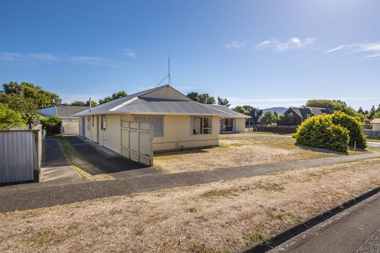 Photo of property in 50 Queens Road, Waikanae Beach, Waikanae, 5036
