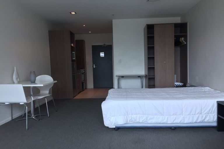 Photo of property in The Beach Apartments, 401/85 Beach Road, Auckland Central, Auckland, 1010