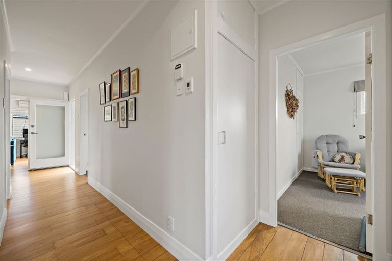 Photo of property in 17a Clinton Avenue, Te Atatu Peninsula, Auckland, 0610