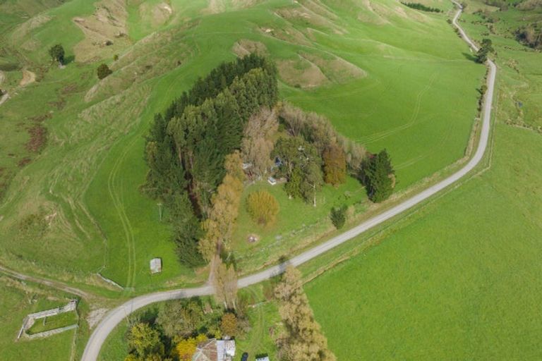 Photo of property in 83 Ridge Road North, Mangatainoka, Pahiatua, 4982