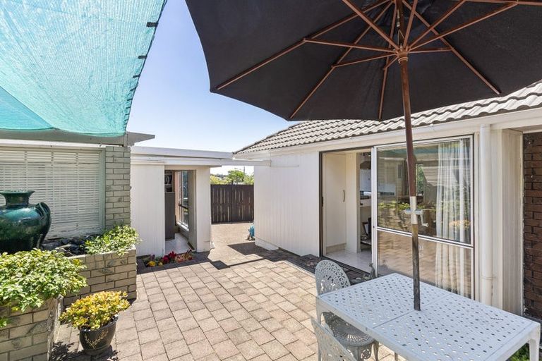 Photo of property in 14 Cyclades Place, Shelly Park, Auckland, 2014