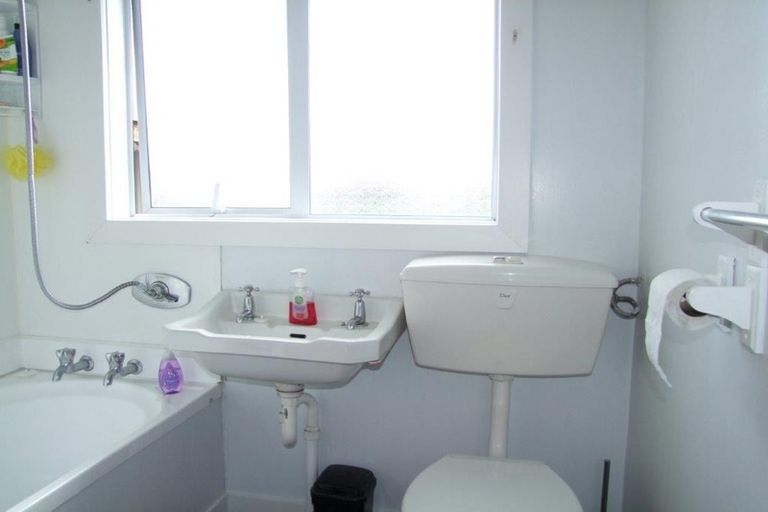 Photo of property in 30 Johnson Street, Milton, 9220