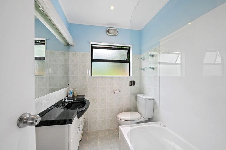Photo of property in 26 Lingham Crescent, Torbay, Auckland, 0630