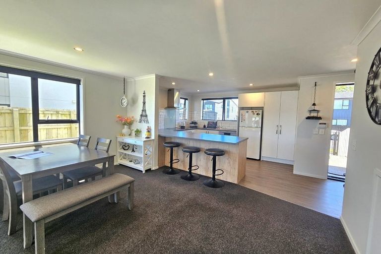 Photo of property in 25 Discovery Place, Marfell, New Plymouth, 4310