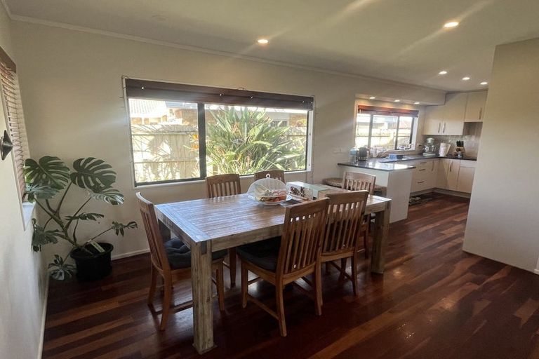 Photo of property in 48 Lakeside Drive, Orewa, 0931