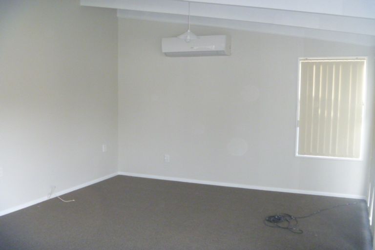 Photo of property in 1 Margan Place, Red Hill, Papakura, 2110