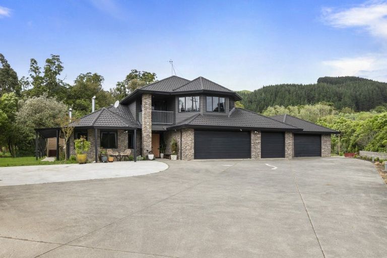 Photo of property in 402 Turitea Road, Turitea, Palmerston North, 4472