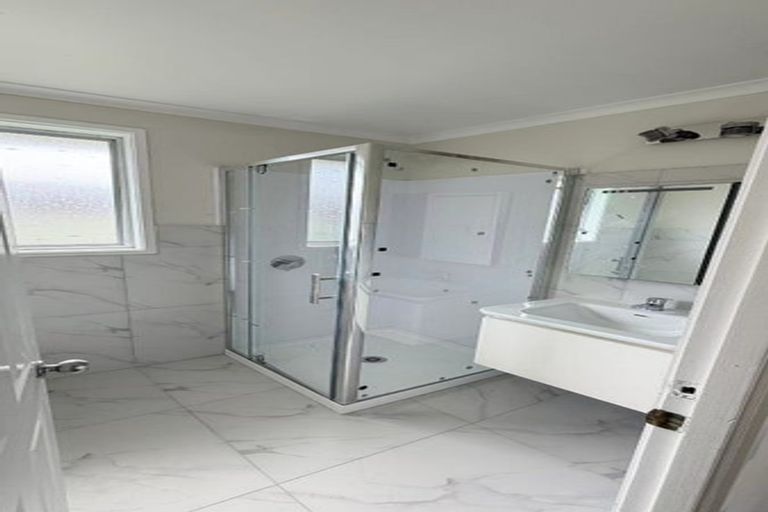 Photo of property in 26 Sunline Avenue, Massey, Auckland, 0614