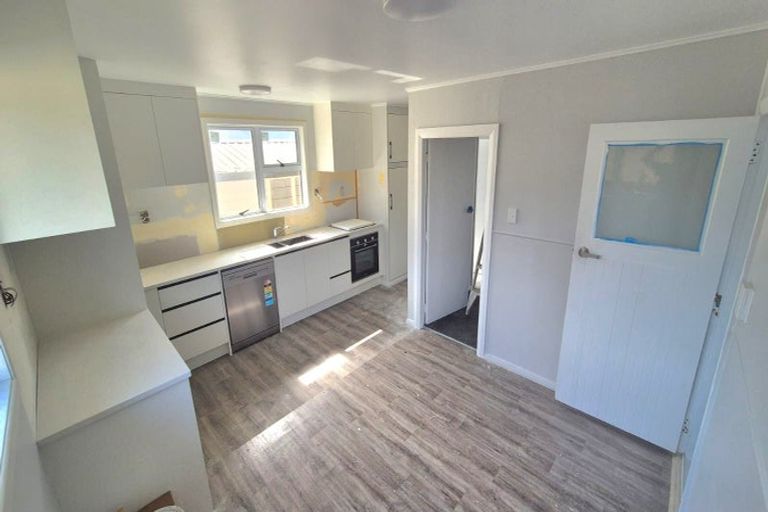 Photo of property in 20 Farnborough Crescent, Mangere, Auckland, 2022