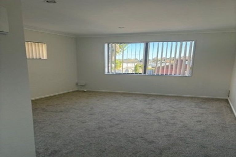 Photo of property in 65 Rising Parade, Fairview Heights, Auckland, 0632