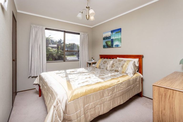 Photo of property in 134 Chelsea View Drive, Chatswood, Auckland, 0626