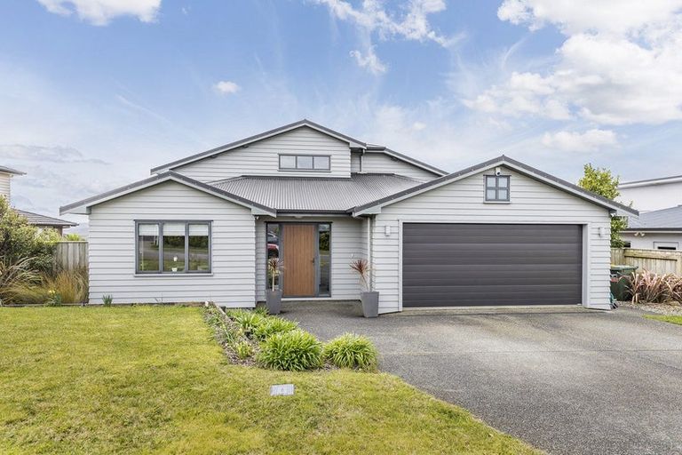 Photo of property in 75 Endeavour Drive, Whitby, Porirua, 5024