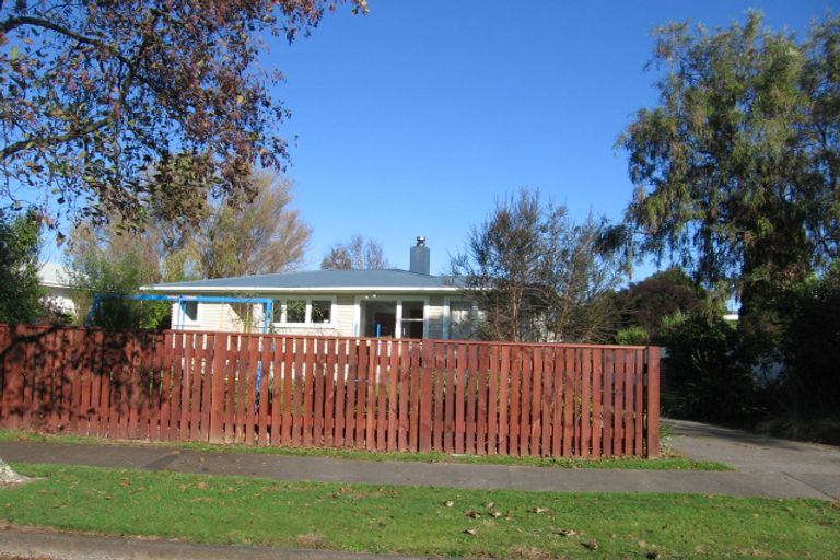 Photo of property in 32 Catlins Crescent, Milson, Palmerston North, 4414