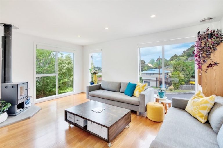 Photo of property in 35 Finn Place, Totara Vale, Auckland, 0629