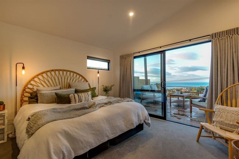 Photo of property in 2/182 Mount Pleasant, Mount Pleasant, Christchurch, 8081