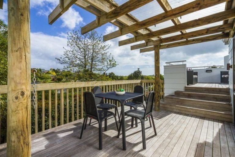 Photo of property in 42 Archers Road, Glenfield, Auckland, 0629