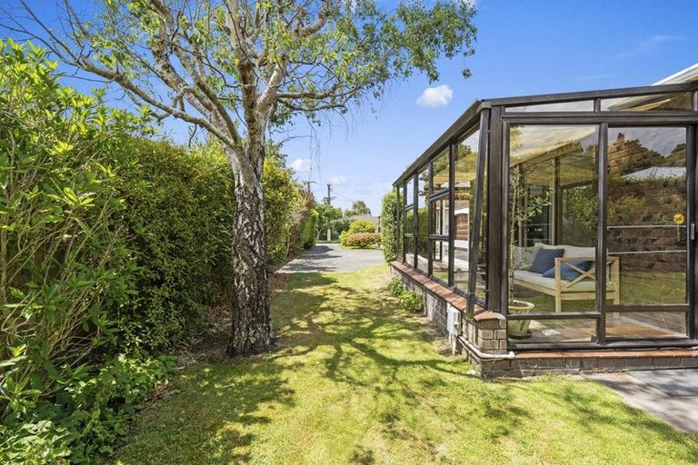 Photo of property in 2/54 Heretaunga Square, Silverstream, Upper Hutt, 5019