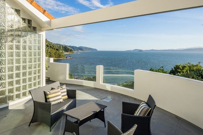 Photo of property in 5 Rangiuru Road, Mahina Bay, Lower Hutt, 5013