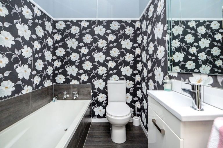 Photo of property in 22 Mahupuku Street, Greytown, 5712