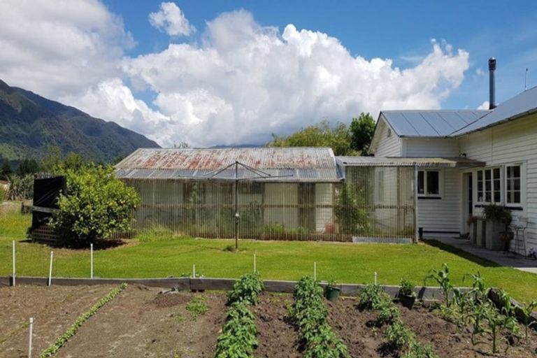 Photo of property in 1773a Whataroa Highway, Whataroa, 7886