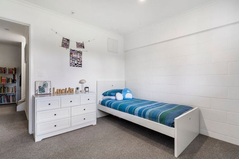 Photo of property in 2/25 Ciprian Place, Henderson, Auckland, 0612