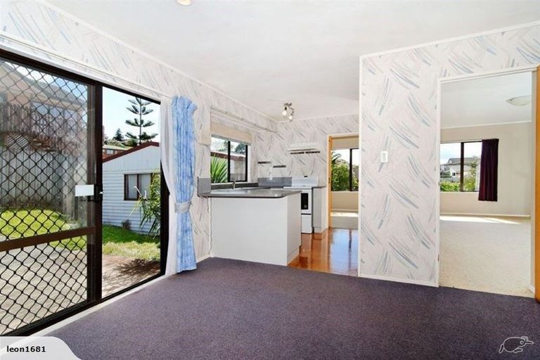 Photo of property in 4 Garcia Place, West Harbour, Auckland, 0618