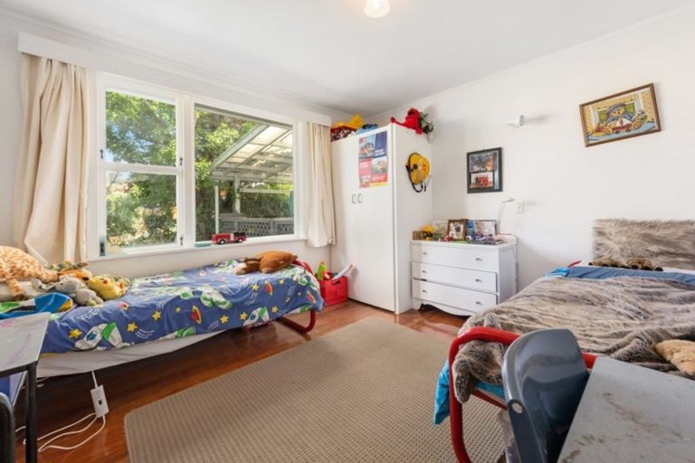 Photo of property in 1/45 Dowling Grove, Silverstream, Upper Hutt, 5019