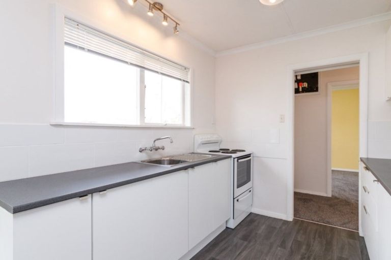 Photo of property in 17 Battersea Place, Roslyn, Palmerston North, 4414