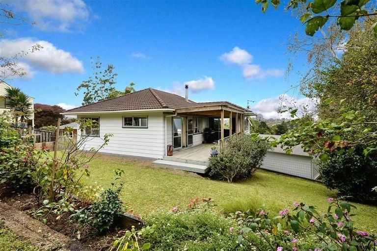 Photo of property in 20 Peterhouse Place, West Harbour, Auckland, 0618