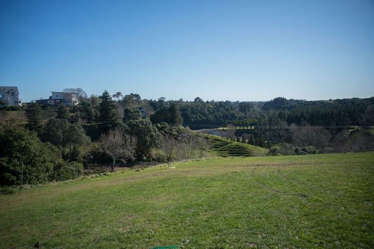 Photo of property in 3 Kapurau Lane, Merrilands, New Plymouth, 4312