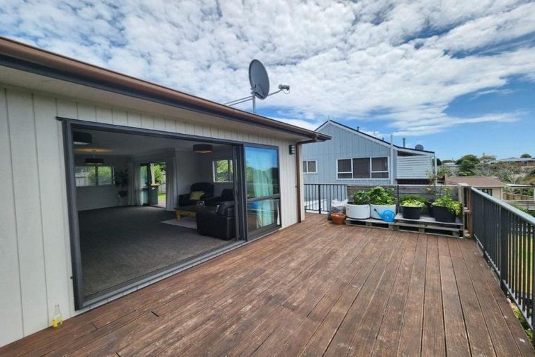 Photo of property in 34 Omata Road, Marfell, New Plymouth, 4310