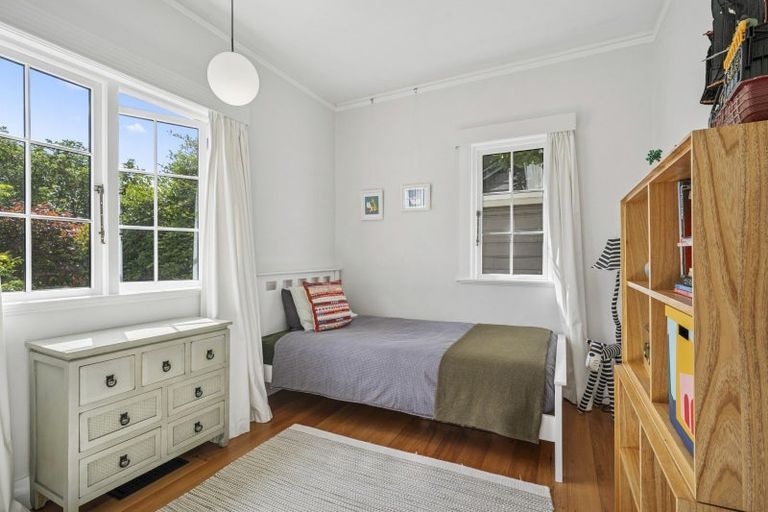 Photo of property in 34 Northland Road, Northland, Wellington, 6012