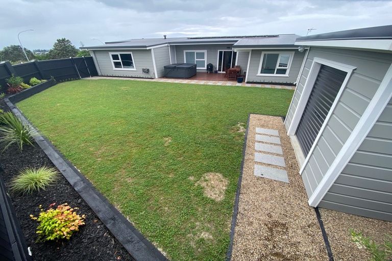 Photo of property in 927 East Coast Road, Northcross, Auckland, 0632
