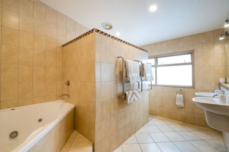 Photo of property in 34 Rochfort Road, Havelock North, 4130