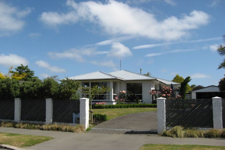 Photo of property in 17 Talltree Avenue, Avonhead, Christchurch, 8042