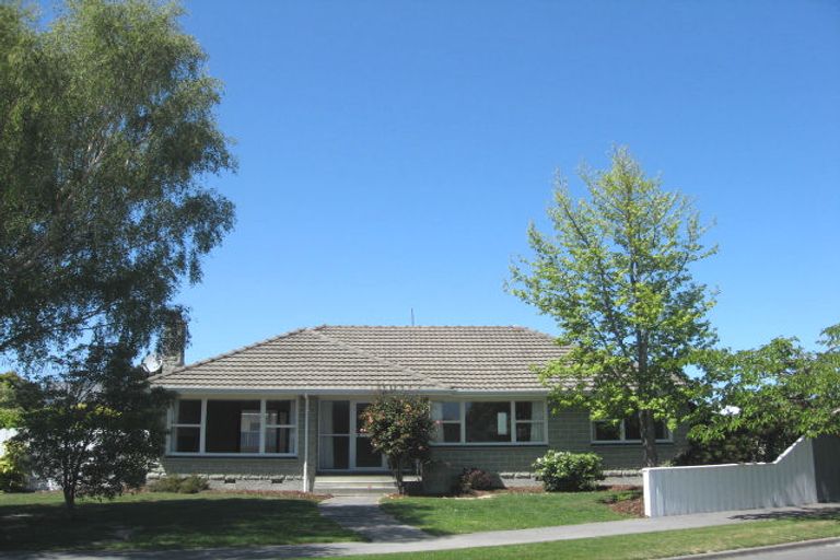 Photo of property in 2 Dymock Place, Bishopdale, Christchurch, 8053