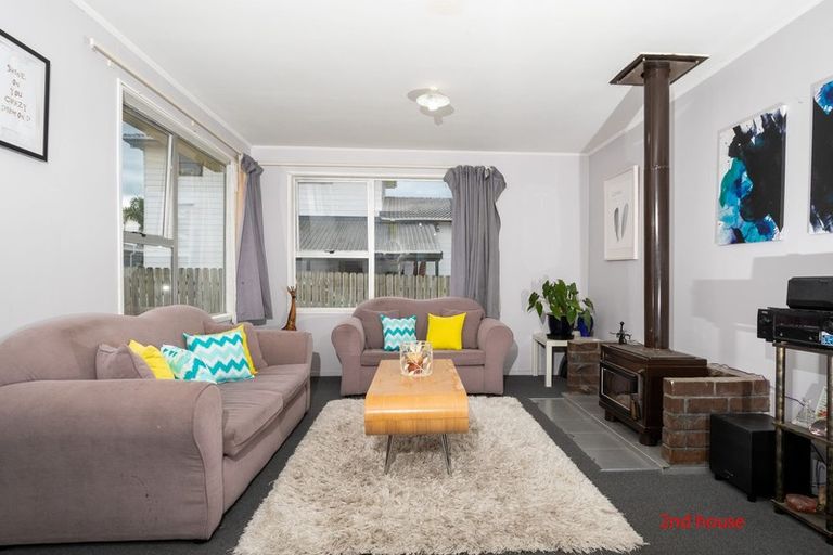 Photo of property in 27 Cherry Tree Place, Massey, Auckland, 0614