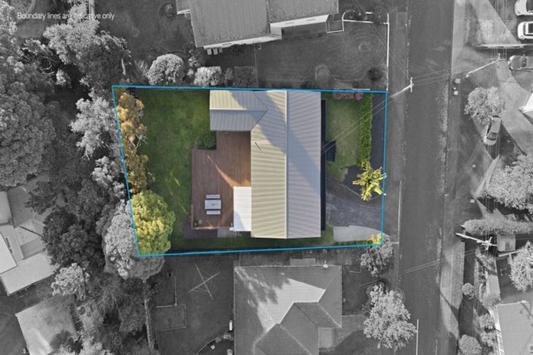 Photo of property in 6 Brouder Place, Hillpark, Auckland, 2102