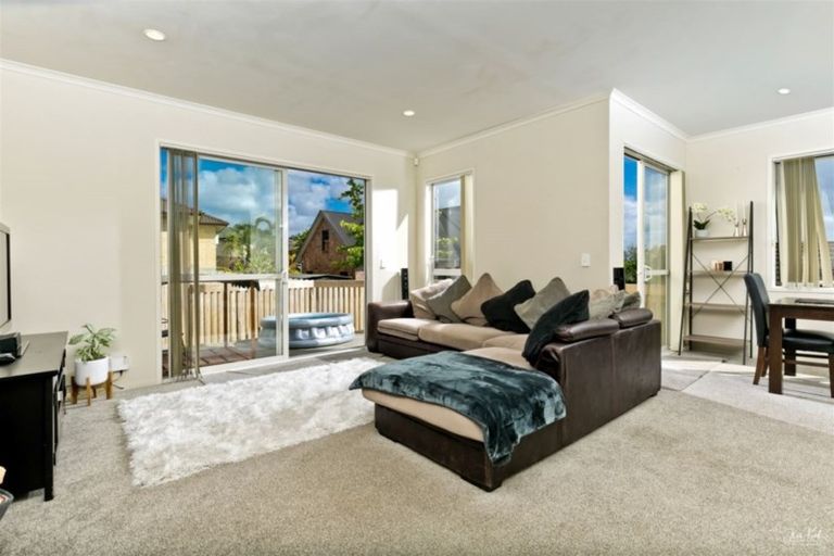 Photo of property in 27a Sapperton Drive, Henderson, Auckland, 0612