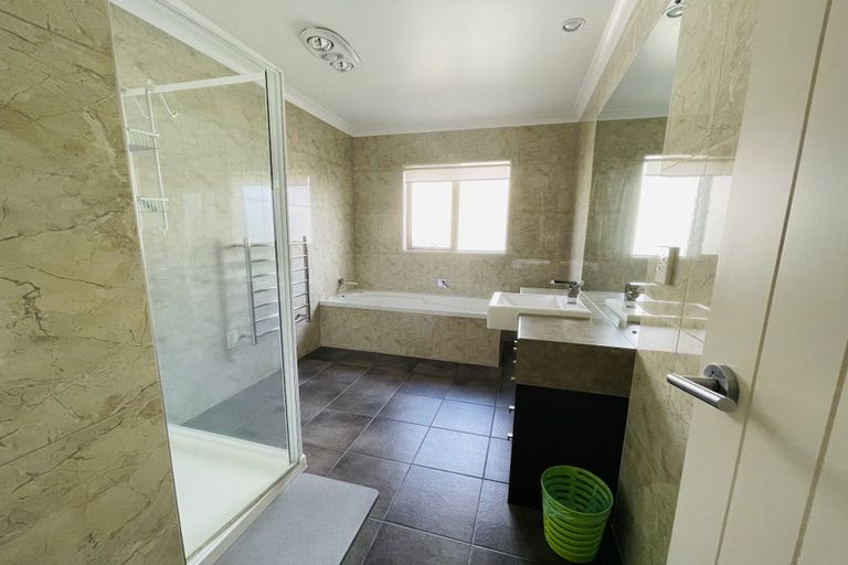 Photo of property in 10 Wye Oak Drive, Schnapper Rock, Auckland, 0632