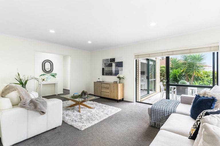 Photo of property in 2/22 Ardagh Place, Dannemora, Auckland, 2016