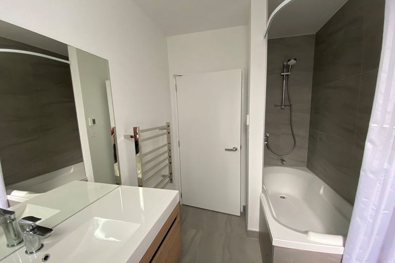 Photo of property in 1/18 Oriental Terrace, Oriental Bay, Wellington, 6011