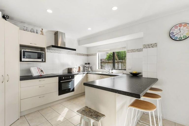 Photo of property in 16 Cathcart Close, Pukekohe, 2120