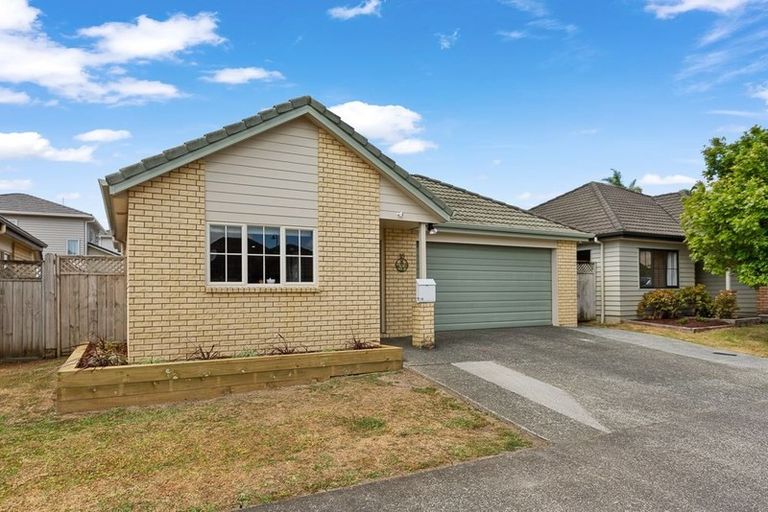 Photo of property in 10 Peachstone Lane, Henderson, Auckland, 0612