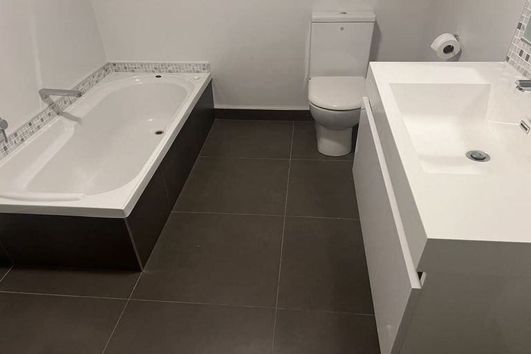 Photo of property in 24 Dowse Drive, Maungaraki, Lower Hutt, 5010