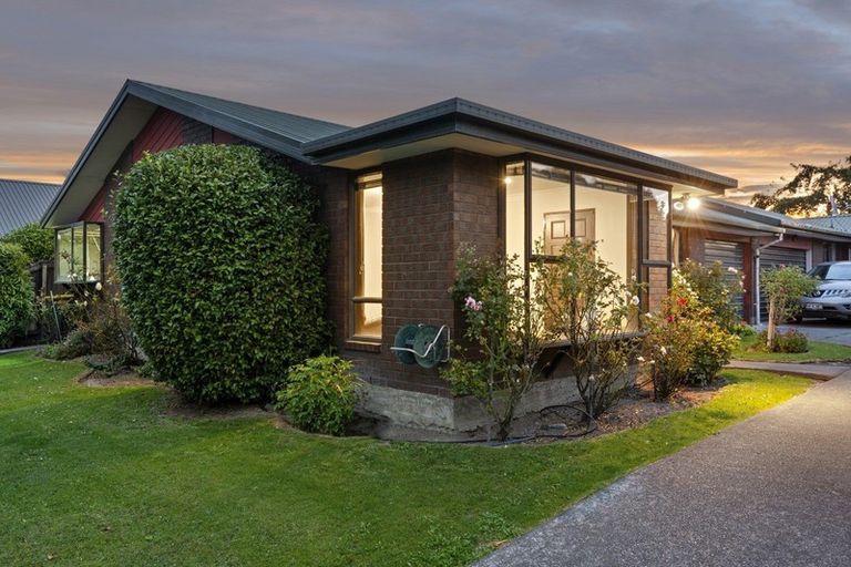 Photo of property in 9a Creese Place, Redwood, Christchurch, 8051